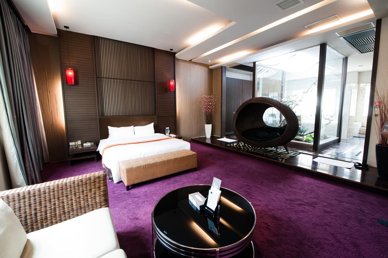 Her Home Spa Motel Chiayi Exterior photo